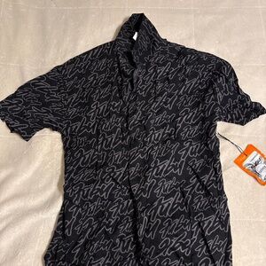 Short sleeve button up